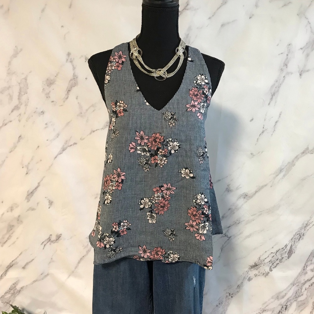 TODAY'S DEAL!! NAVY FLORAL SLEEVELESS TOP - Picture 2 of 8